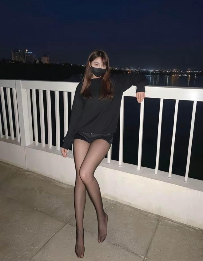 厚黑丝袜与毛圈袜 别样美学下的感官体验